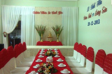 Trang trí đám cưới vải hoa hồng tông màu trắng đỏ | Hotline 0909073369
